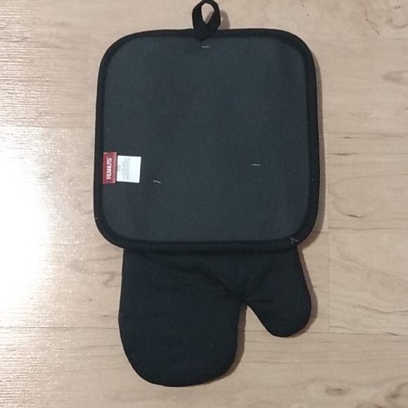 Peanuts Snoopy Charlie Brown Oversized Oven Mitt and Pot Holder Set - Picture 4 of 4